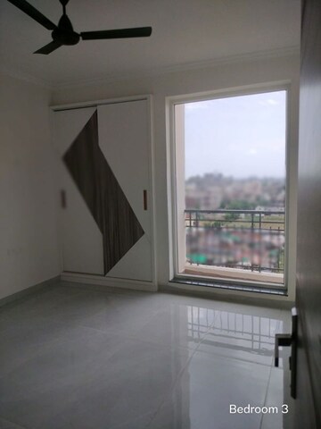 Room in 3 BHK Apartment at Riverdale Hazelwood Residences, High Ground – for Rent