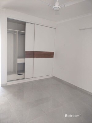 Room in 3 BHK Apartment at Riverdale Hazelwood Residences, High Ground – for Rent