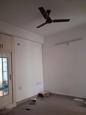 Room in 2 BHK Apartment at Ajnara Integrity, Raj Nagar Extension – for Rent