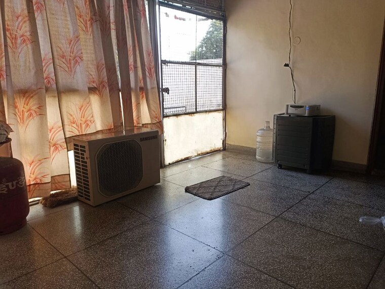 Living Room, sector 31 2.5 Bedroom 1800 Sq.Ft. Villa In Sector 31 Noida 10129218