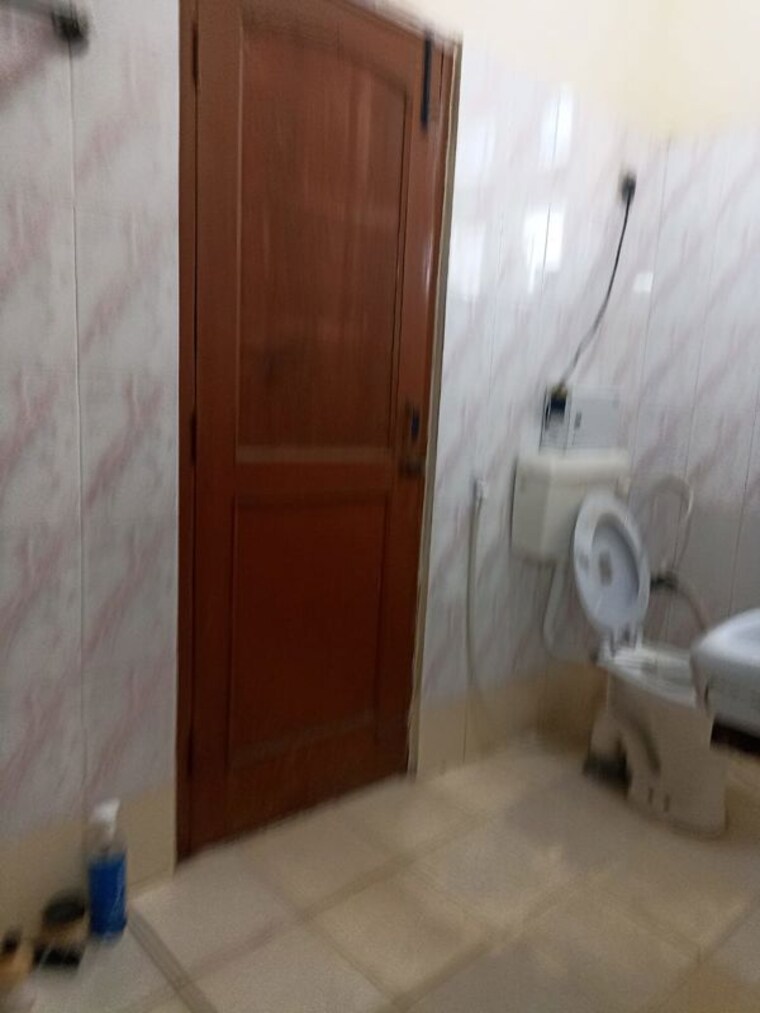 Bathroom, sector 31 2.5 Bedroom 1800 Sq.Ft. Villa In Sector 31 Noida 10129218