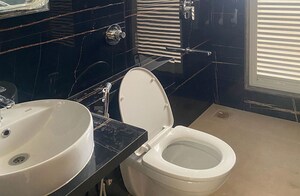 Bathroom in  Pg at Malad West – for Rent