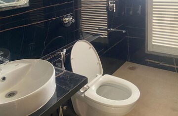 Bathroom in  Pg at Malad West – for Rent