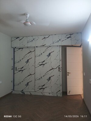 Room in 3 BHK Builder Floor at Signature Global City 63A, Sector 63a – for Rent