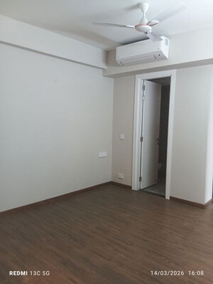 Room in 3 BHK Builder Floor at Signature Global City 63A, Sector 63a – for Rent