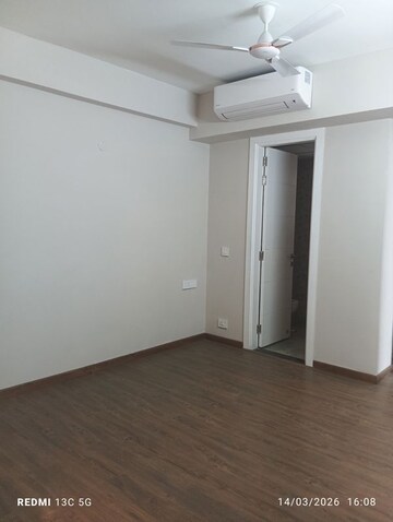 Room in 3 BHK Builder Floor at Signature Global City 63A, Sector 63a – for Rent