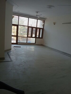 Room in 3.5 BHK Villa at Sector 36 – for Rent