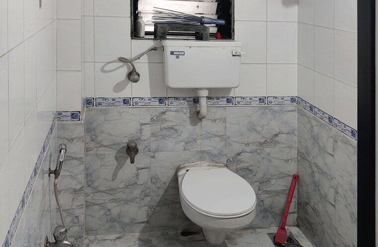 Bathroom, kandivali east Pg For Boys In Kandivali East 10129237