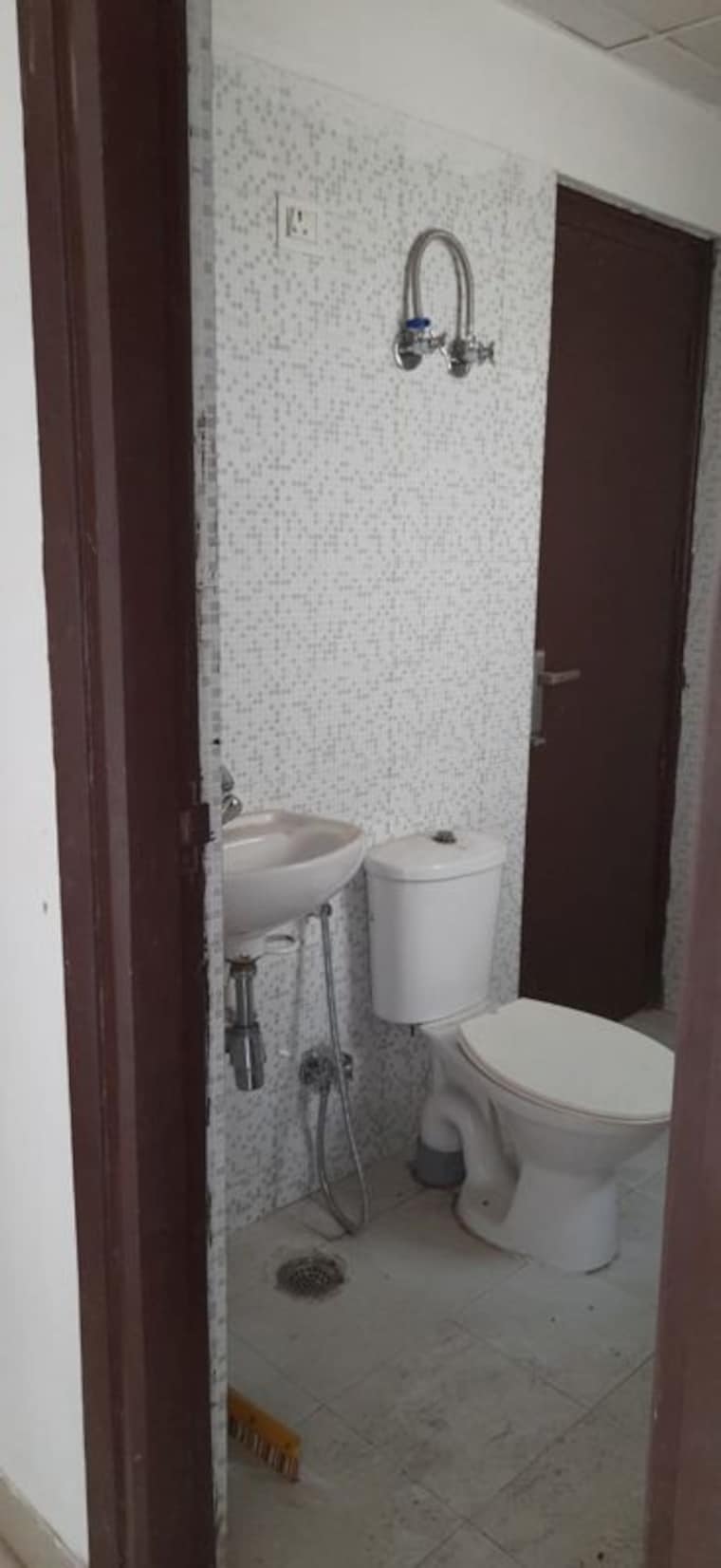 Bathroom, puri-pratham 2 Bedroom 1101 Sq.Ft. Apartment In Sector 84 Faridabad 9580270