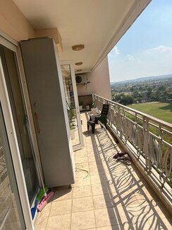 3 BHK + Servant Room Apartment For Rent in DLF The Skycourt