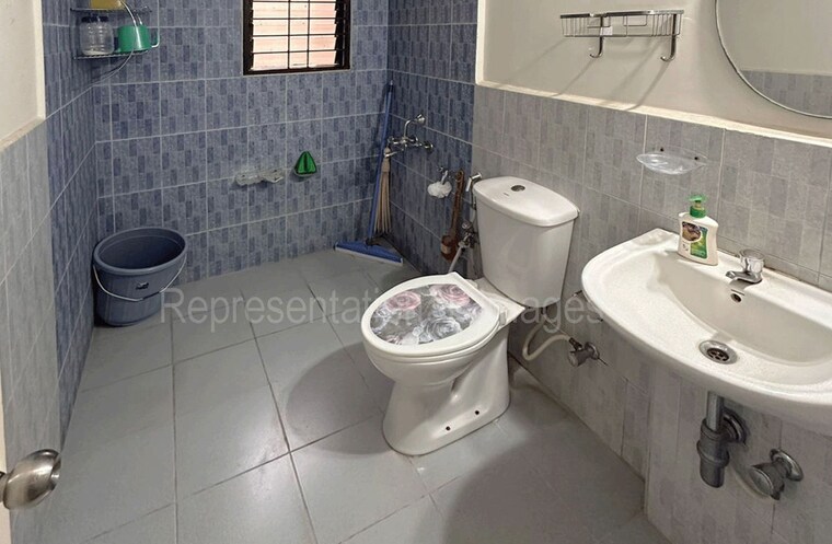 Bathroom, malad east Pg For Boys In Malad East 10129271