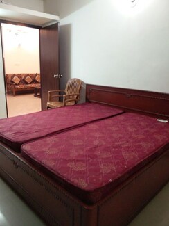 3 BHK + Servant Room Apartment For Rent in Express Green