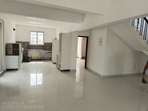 Room in 3 BHK Apartment at Invenger Towers, Indiranagar – for Sale