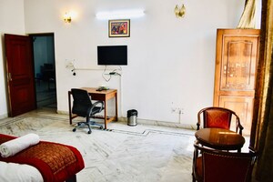 Master Bedroom in 2 BHK Apartment at Arun Vihar Sector 37, Sector 37 – for Rent