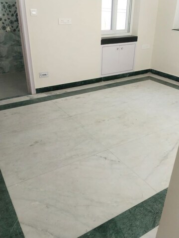 2 BHK Apartment For Rent in Arun Vihar Sector 37, Sector 37