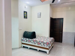 Room in 2.5 BHK Builder Floor at Kardhani – for Rent