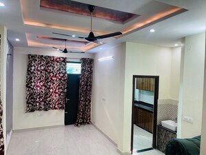 Room in 2.5 BHK Builder Floor at Kardhani – for Rent