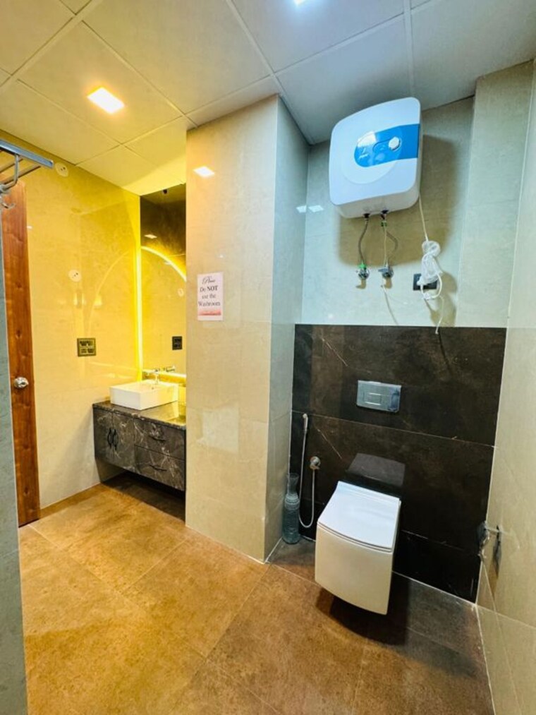 Attached Bathroom, sector 16b 3 Bedroom 90 Sq.Yd. Villa In Sector 16b Noida 10129316