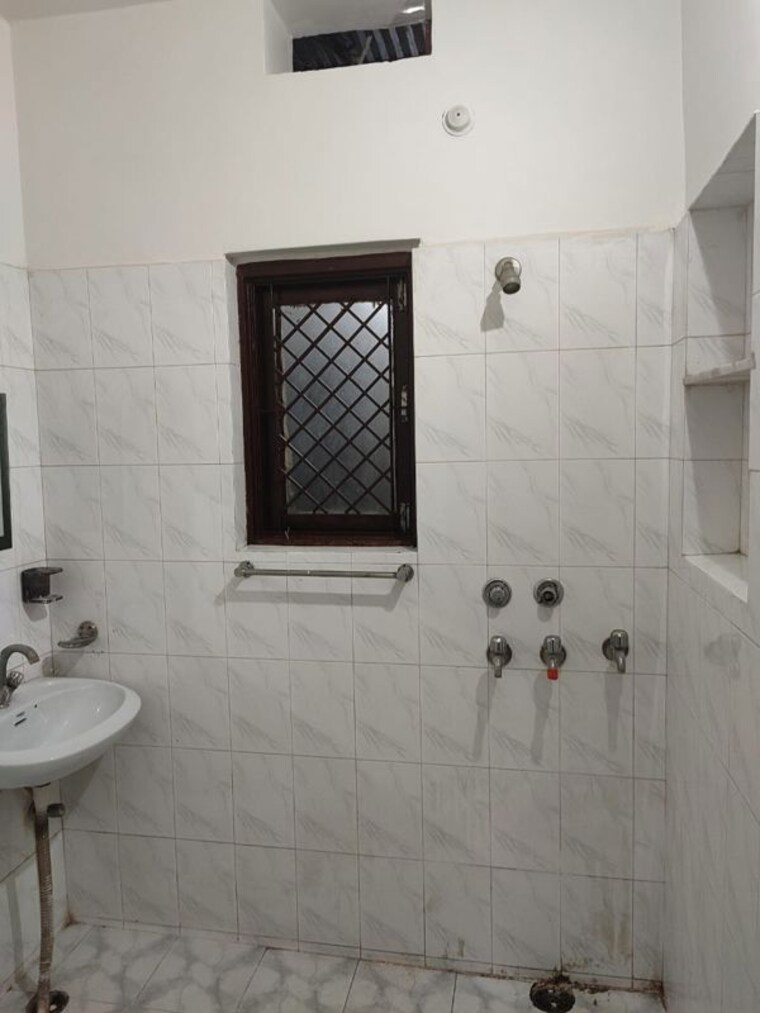 Bathroom, ashiyana 3 Bedroom 1938 Sq.Ft. Independent House In Ashiyana Lucknow 10129329