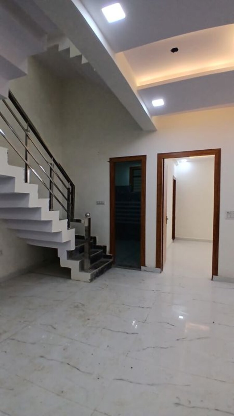 undefined, sector 16b 3 Bedroom 100 Sq.Yd. Villa In Sector 16b Noida 10129345