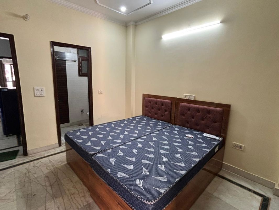 3 BHK + Extra Room Builder Floor For Rent in Old Rajinder Nagar