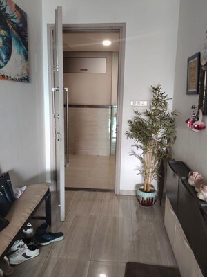 Furnished Amenities in 2.5 BHK Apartment at Sheth Vasant Oasis, Andheri East – for Rent