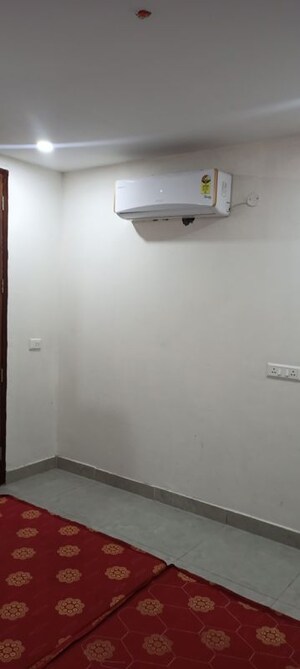 Room in 1 BHK Apartment at Chandigarh Citi Center, Vip Road – for Rent