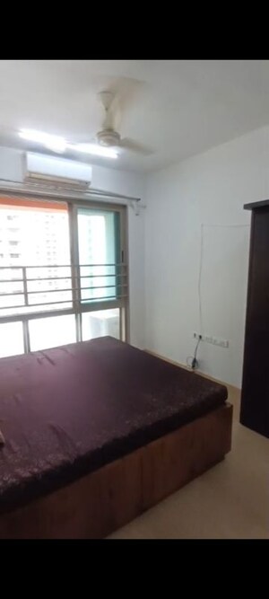 Room in 2 BHK Apartment at Sheth Vasant Oasis, Andheri East – for Rent