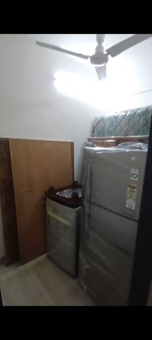 Furnished Amenities in 2 BHK Apartment at Sheth Vasant Oasis, Andheri East – for Rent