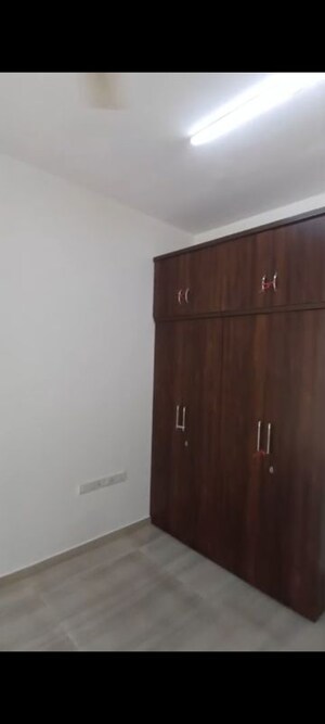 Furnished Amenities in 2 BHK Apartment at Sheth Vasant Oasis, Andheri East – for Rent