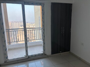 Room in 2 BHK Apartment at Divyansh Flora, Sector 16c Greater Noida – for Sale