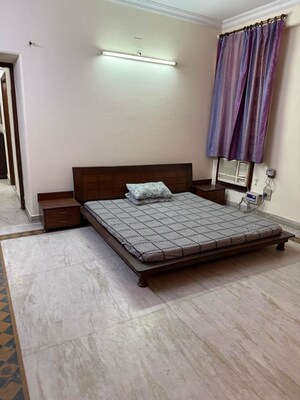 1 RK Builder Floor For Rent in Sector 27