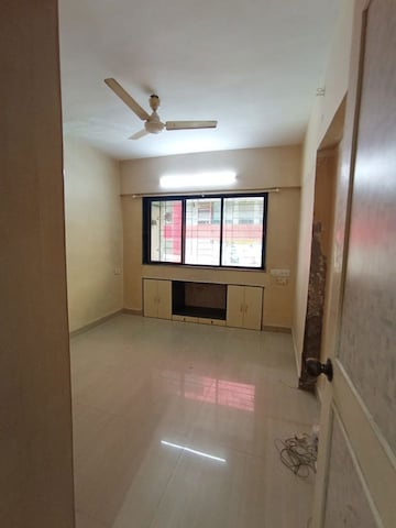 Room in 2 BHK Apartment at Thakur Gayatri Satsang, Kandivali East – for Sale
