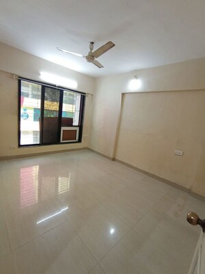 2 BHK Apartment For Sale in Thakur Gayatri Satsang, Kandivali East
