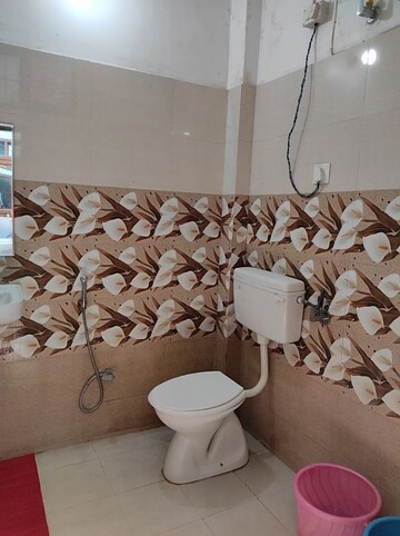 Bathroom in 2.5 BHK Builder Floor at Gomti Nagar – for Rent