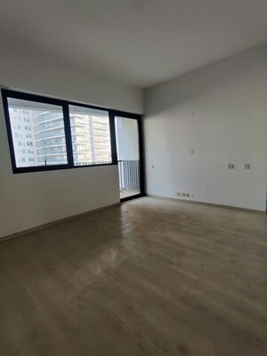 Room in 3 BHK Apartment at Ireo Skyon, Sector 60 – for Sale