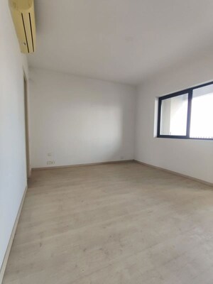 Room in 3 BHK Apartment at Ireo Skyon, Sector 60 – for Sale