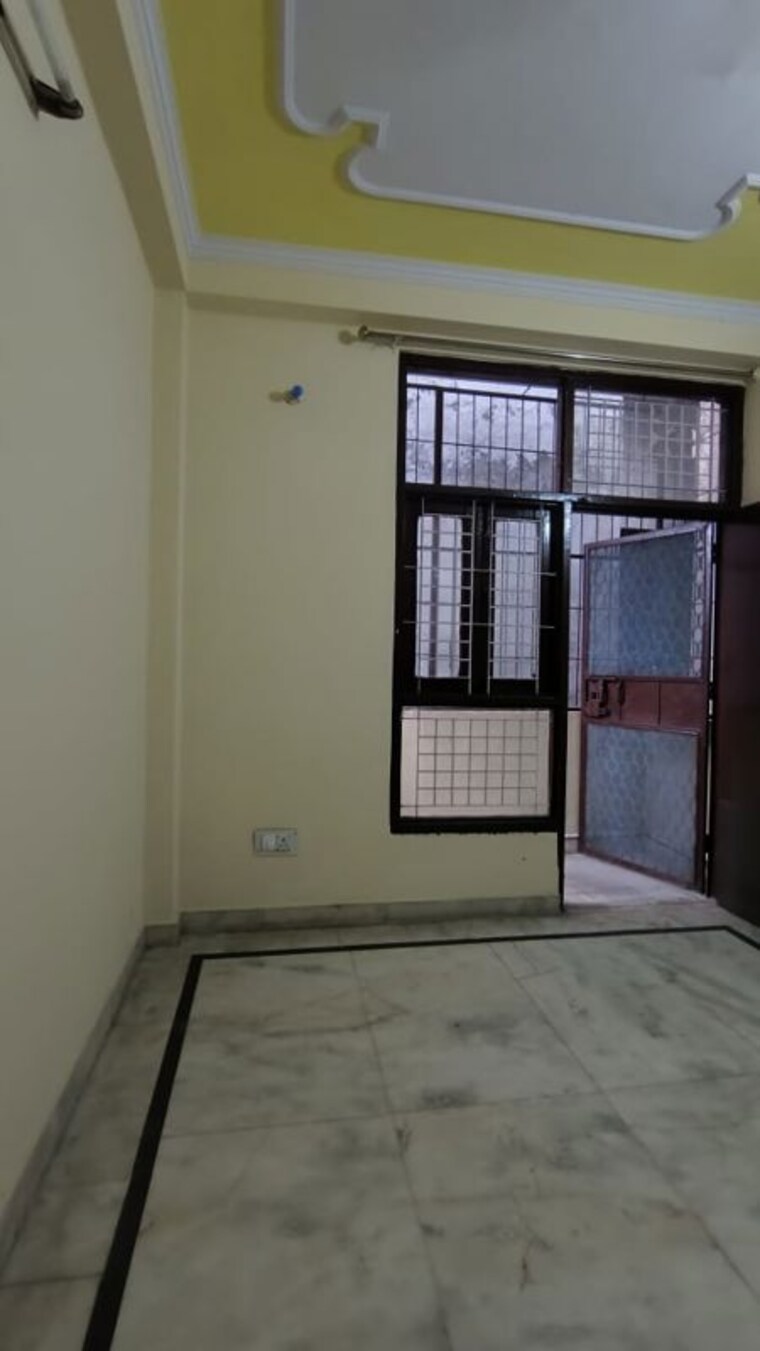 Room, vaishali sector 5 3 Bedroom 1000 Sq.Ft. Builder Floor In Vaishali Sector 5 Ghaziabad 10129483