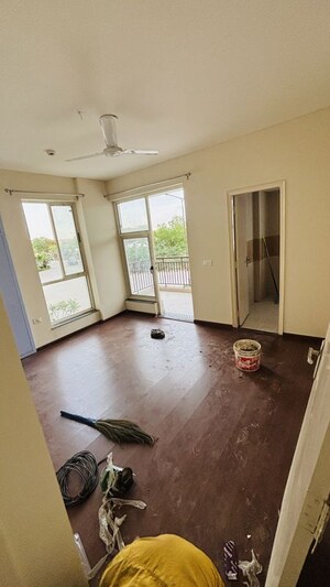 Room in 3 BHK Apartment at Imperia Esfera, Sector 37c – for Rent