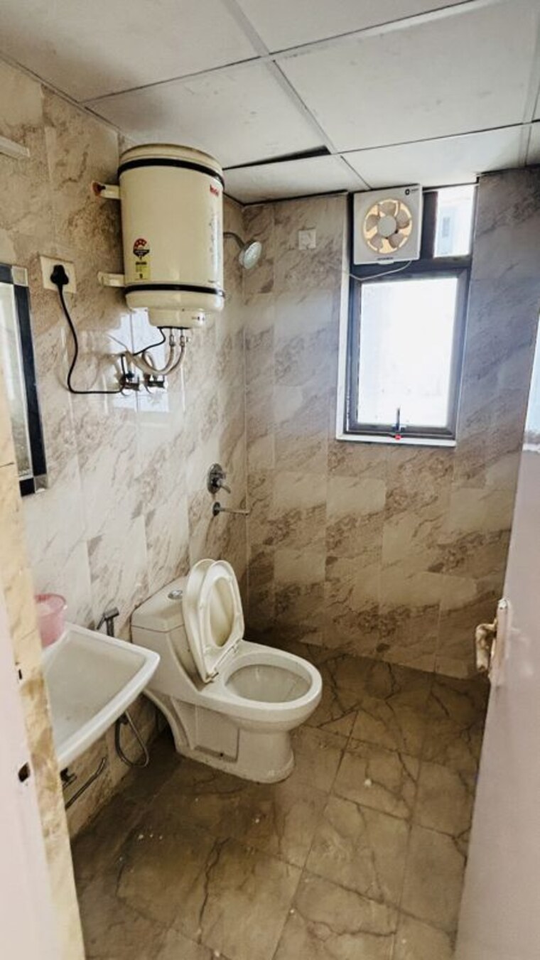 Bathroom, imperia-esfera 3 Bedroom 1760 Sq.Ft. Apartment In Sector 37c Gurgaon 10129475