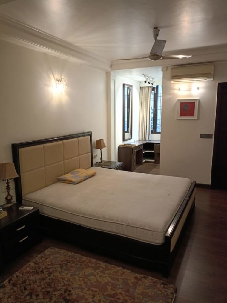 Bedroom, greater kailash ii 4 Bedroom 300 Sq.Yd. Builder Floor In Greater Kailash ii Delhi 10129486