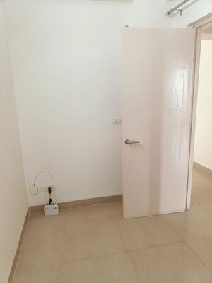 Room in 3 BHK Apartment at Emaar Emerald Estate, Sector 65 – for Rent