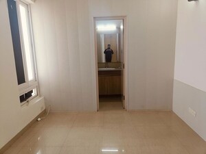 Room in 3 BHK Apartment at Emaar Emerald Estate, Sector 65 – for Rent