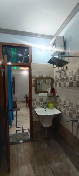 Master Bedroom in 2 BHK Independent House at Dayal Friends Colony, Amar Shaheed Path – for Rent