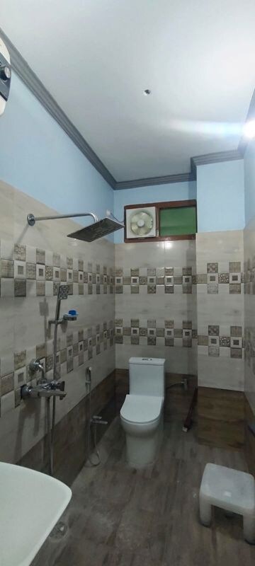 Master Bedroom in 2 BHK Independent House at Dayal Friends Colony, Amar Shaheed Path – for Rent