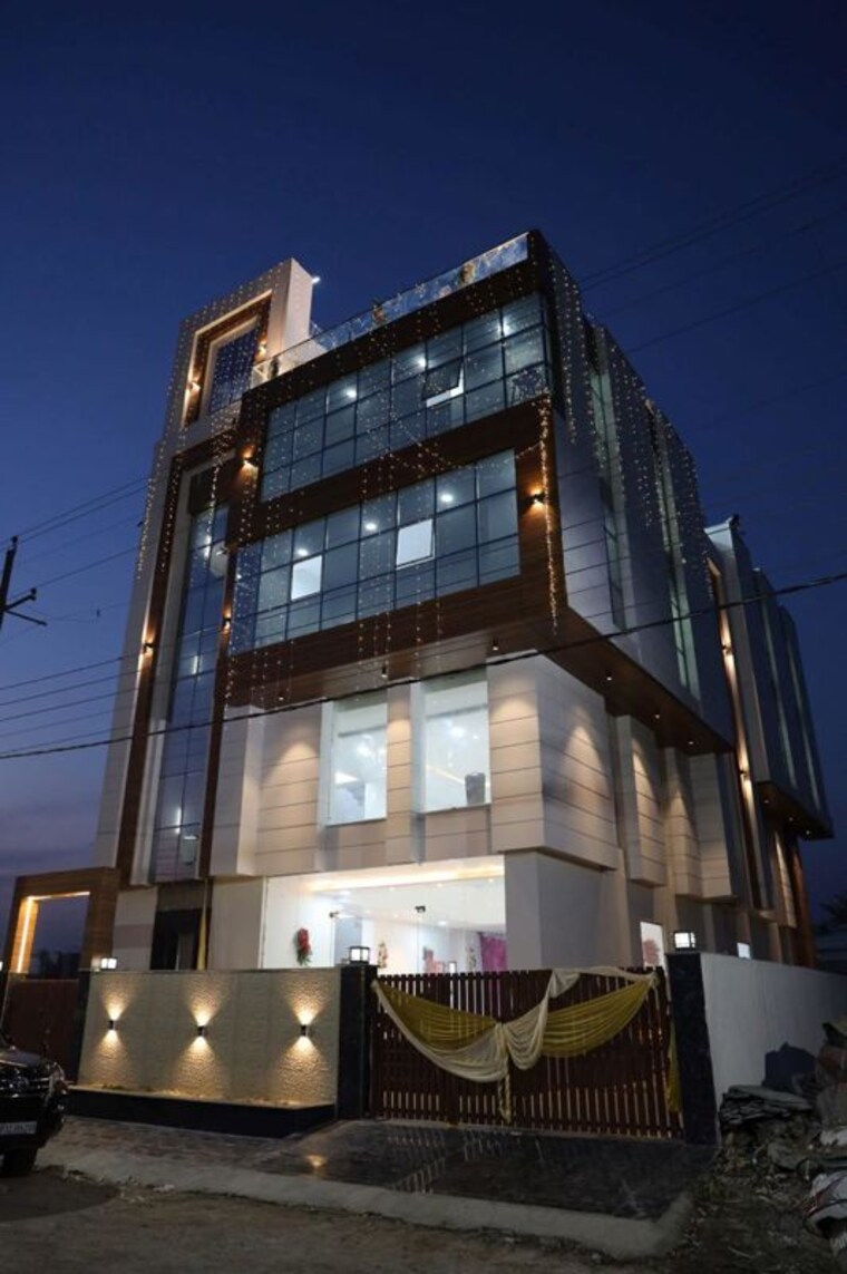 Exterior View, viraj khand Commercial Showroom 4500 Sq.Ft. In Viraj Khand Lucknow 10129509