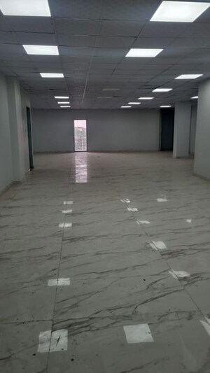  Showroom For Rent in Viraj Khand
