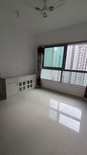 Room in 2 BHK Apartment at Kalpataru Immensa, Kolshet Road – for Rent