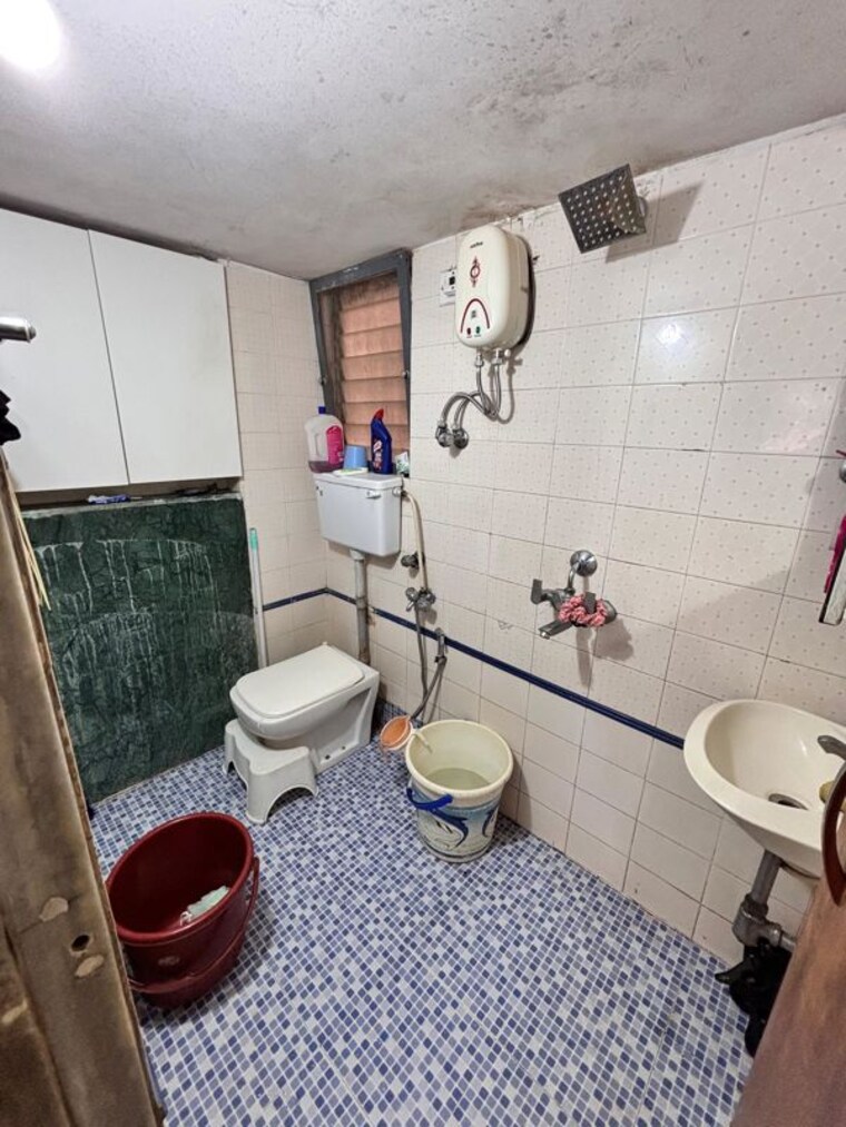 Bathroom, raj-sundaram 2 Bedroom 779 Sq.Ft. Apartment In Dahisar East Mumbai 10129527