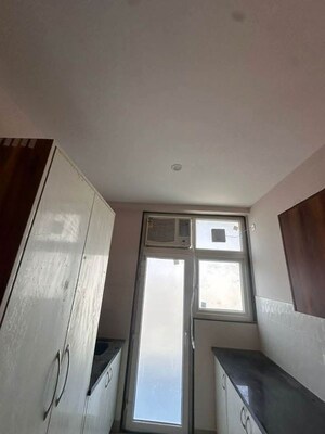 Building Lobby in 1 RK Builder Floor at Unitech South City 1, South City 1 – for Rent